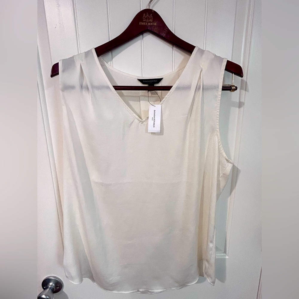 Banana Republic Cream V-Neck Sleeveless Shell Top